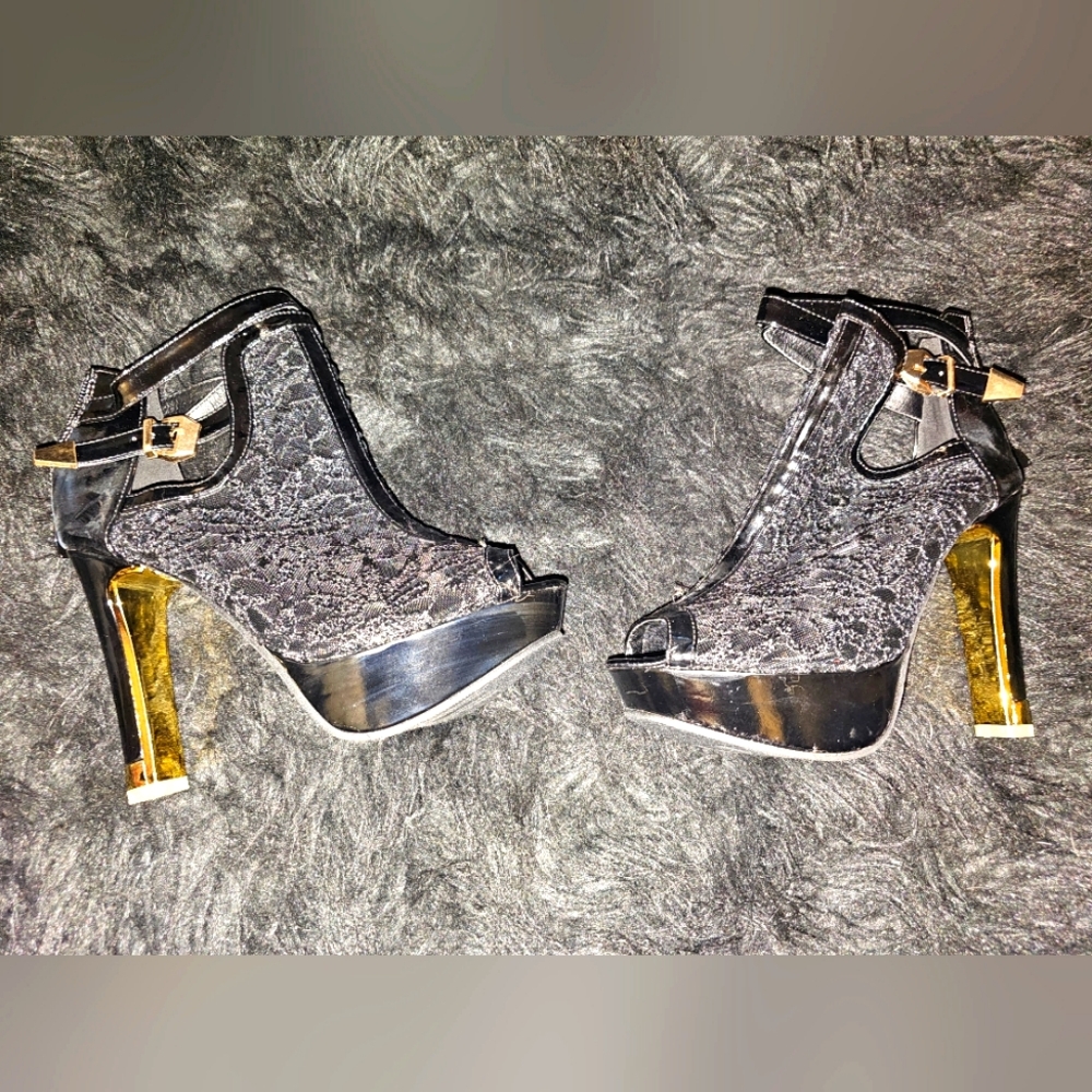 BLACK LACE HEELS